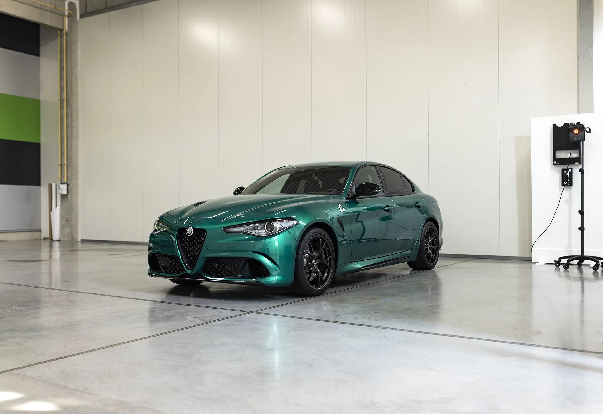 Zöld Alfa Romeo Giulia a Varzo Detailing műhelyében